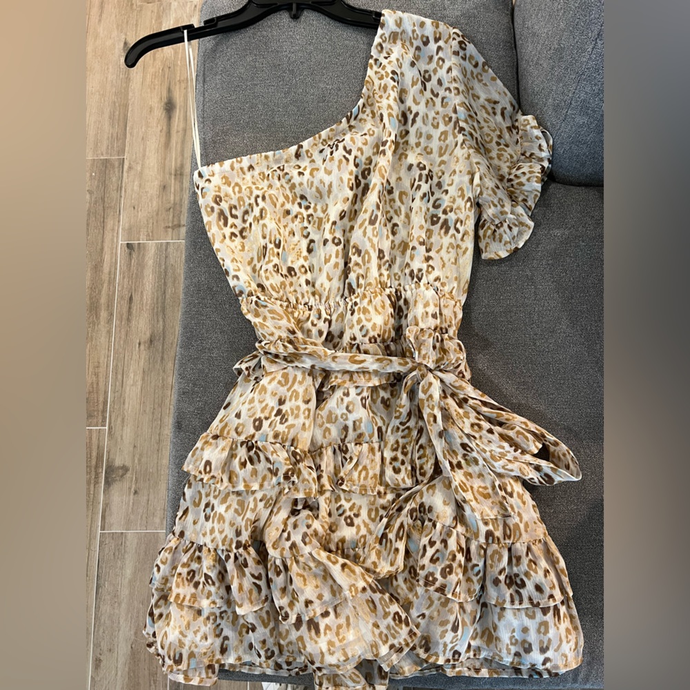 One shoulder/Off the shoulder leopard print tie dress